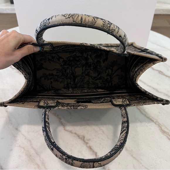 NWT Dior Book Tote Medium Canvas Embroidered Dioriviera Toile De Jouy Black Tan - Picture 7 of 16